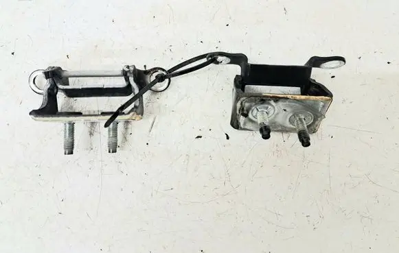 Volvo V50 Tailgate/trunk/boot hinge