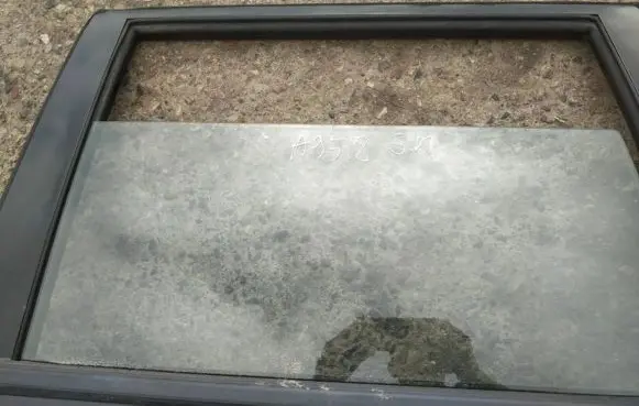 Nissan X-Trail T30 Rear door window glass as2