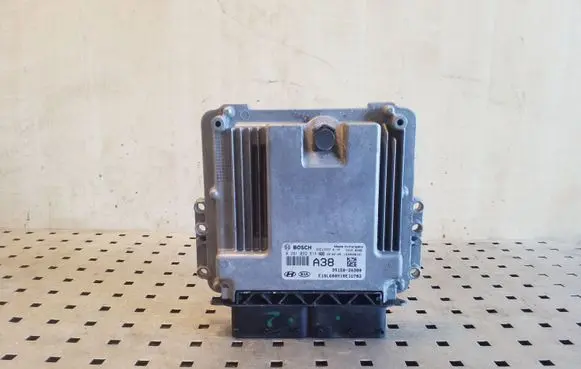 KIA Sportage Engine control unit/module 391502A380 0281032614