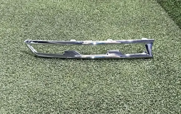 Subaru Outback (BT) Front bumper upper radiator grill GG21019300