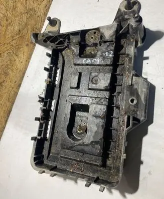 Volkswagen Caddy Battery tray 1K0915325B