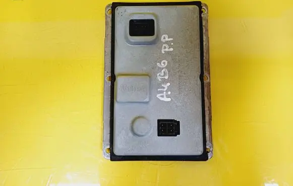 Audi A4 S4 B6 8E 8H Voltage converter/converter module 73010157F