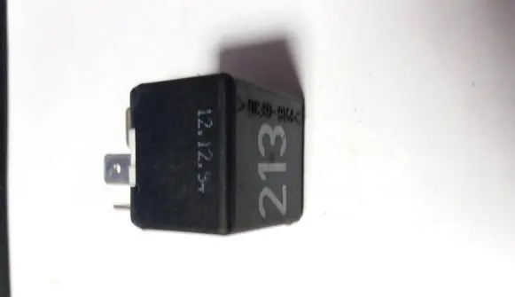 Volkswagen PASSAT B5 Other relay 443951253J