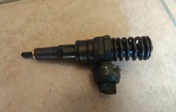 Seat Altea Fuel injector 038130073AG 0414720215 BOSCH