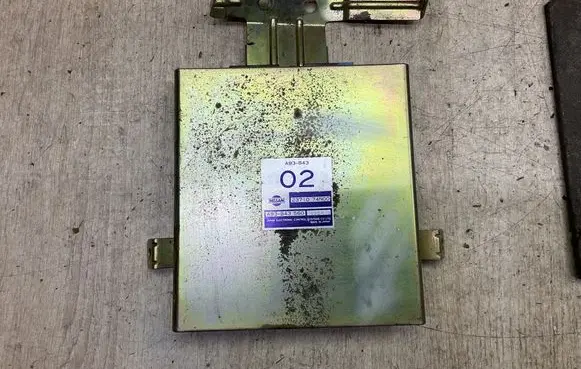 Nissan Primera Engine control unit/module 2371074n00 A93B43560