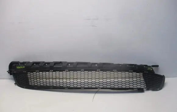 Opel Vivaro Front bumper lower grill