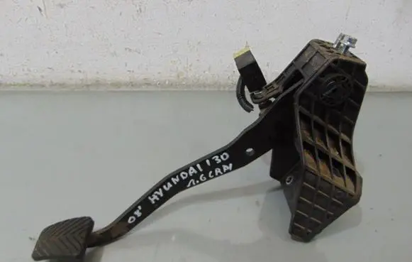 Hyundai i30 Brake pedal