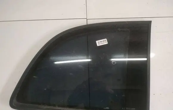 Opel Zafira A Rear side window AS2