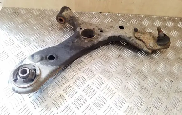 Toyota Avensis T270 Front lower control arm/wishbone