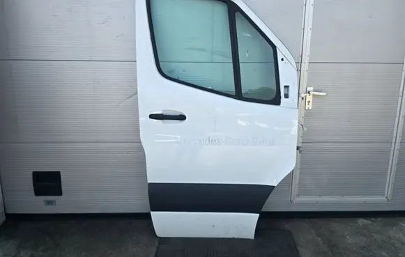 Mercedes-Benz Sprinter W907 W910 Front door