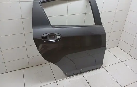 Toyota Yaris XP210 Rear door