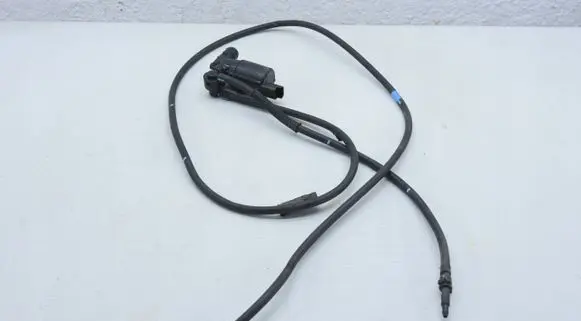 Peugeot 308 Windscreen/windshield washer pump 9825893480