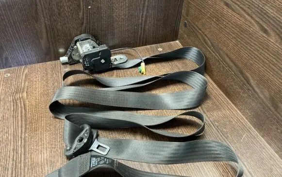Iveco Daily 4th gen Front seatbelt 33017280A1 048006