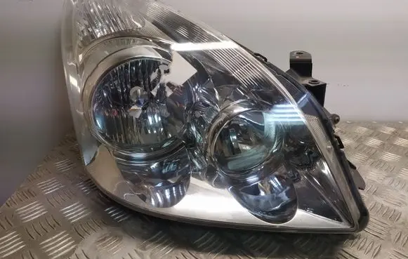 Toyota Corolla Verso AR10 Headlight/headlamp