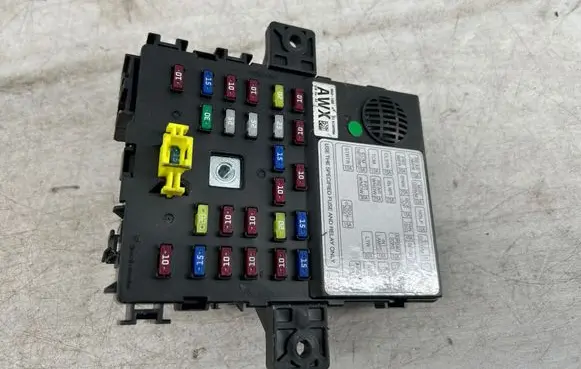 Chevrolet Spark Fuse box set 95481065 23KC095564