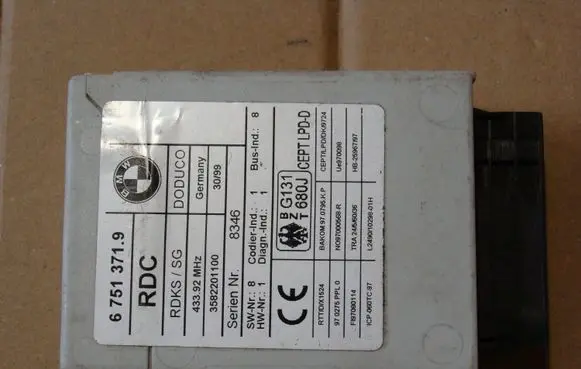 BMW 5 E39 Tire pressure control unit 6751371