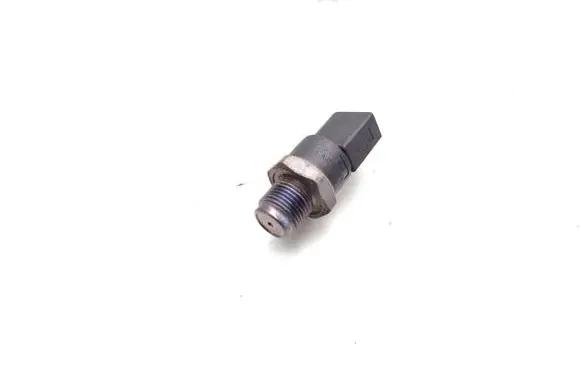 Mercedes-Benz E W211 Fuel pressure sensor 0281002504 A0041536723