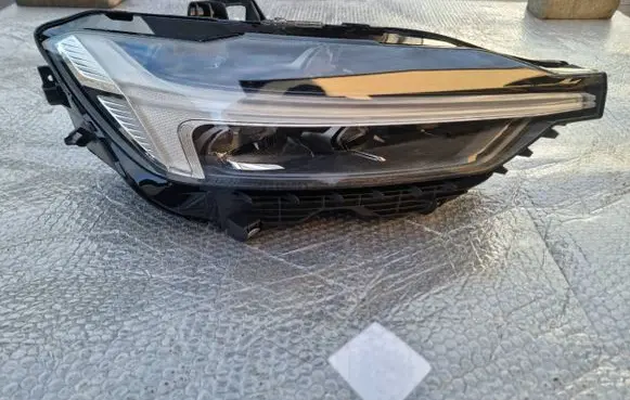 Volvo XC60 Headlight/headlamp 32337385 000111101602632