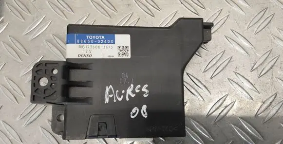 Toyota Auris 150 Climate control unit 8865002400