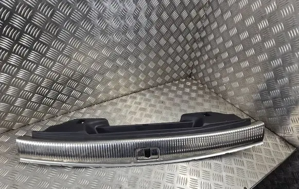 Trunk/boot sill cover protection
