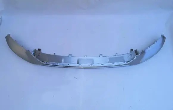 Front bumper lip