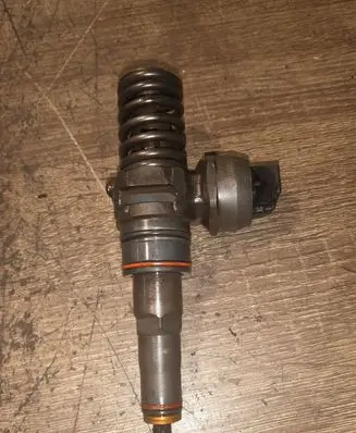 Skoda Fabia Mk1 (6Y) Fuel injector 045130073T