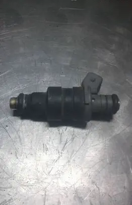 Peugeot 806 Fuel injector 1W155