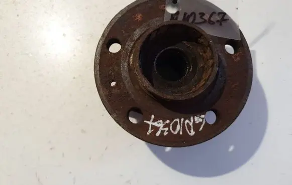 Volvo XC70 Rear wheel hub