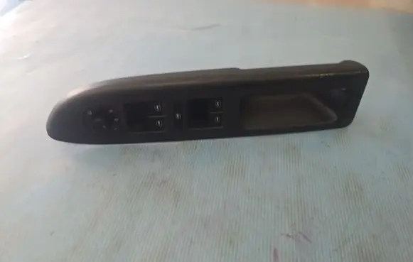 Volkswagen Golf Plus Electric window control switch 1K4959857A