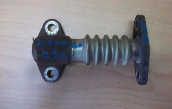 Nissan Navara D22 EGR valve line/pipe/hose 16841