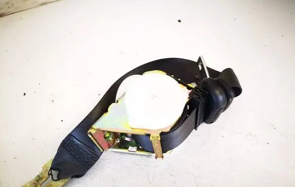 Rear seatbelt