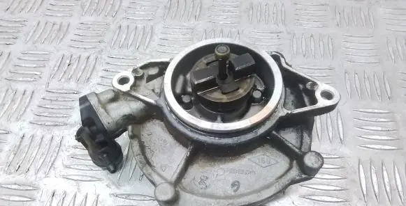 Nissan Navara D40 Vacuum pump 701139060