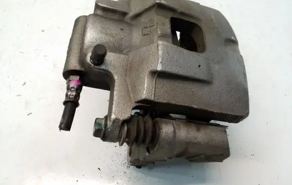 Chrysler 200 Front brake caliper