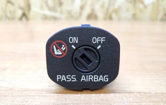 Passenger airbag on/off switch