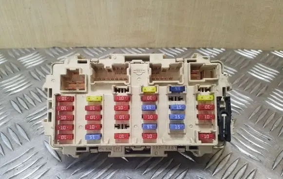 Nissan X-Trail T30 Fuse module