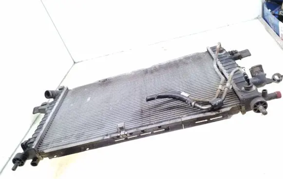 Opel Astra H Coolant radiator 13184735