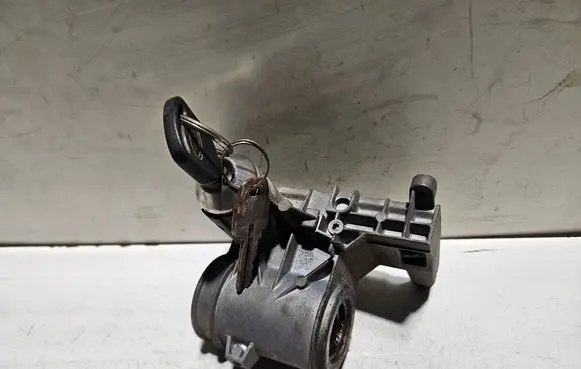 Ford Escort Ignition lock 89FB3675AE 0392