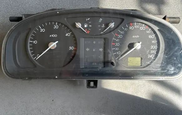 Renault Laguna II Speedometer (instrument cluster) 8200328436 501018550082