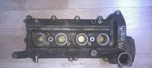 Toyota Yaris Rocker cam cover 