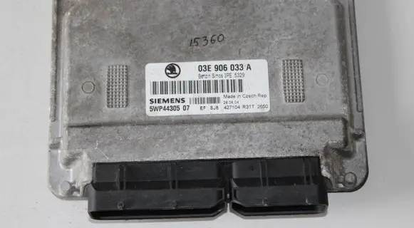 Skoda Fabia Mk1 (6Y) Engine control unit/module 03E906033A 5WP4430507