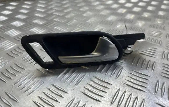 Volkswagen Jetta V Front door interior handle 1K2837114