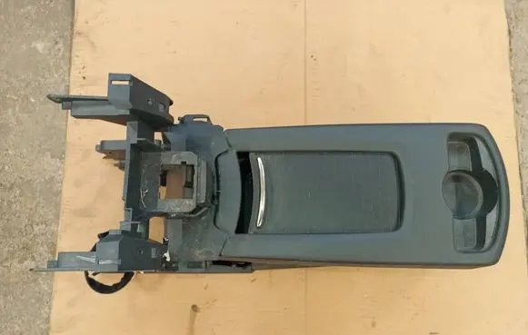 Peugeot 5008 Center console 9670593077 9686267677