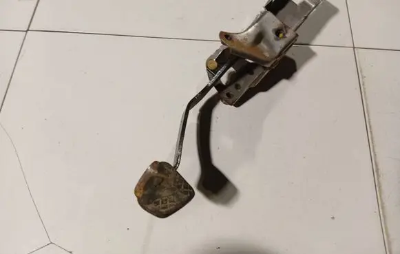 Honda FR-V Clutch pedal 