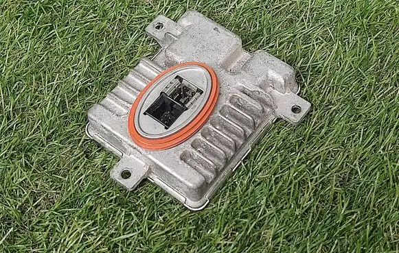 BMW 5 F10 F11 Headlight ballast module Xenon 7237647 W003T20071