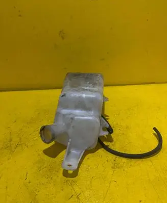 Renault Clio III Windshield washer fluid reservoir/tank 8200212701