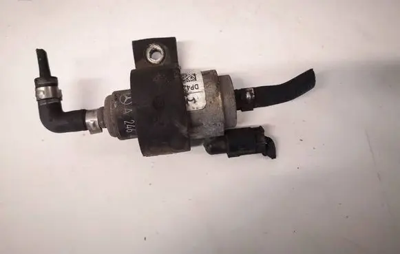 Mercedes-Benz A W176 Fuel injection high pressure pump A2464701400
