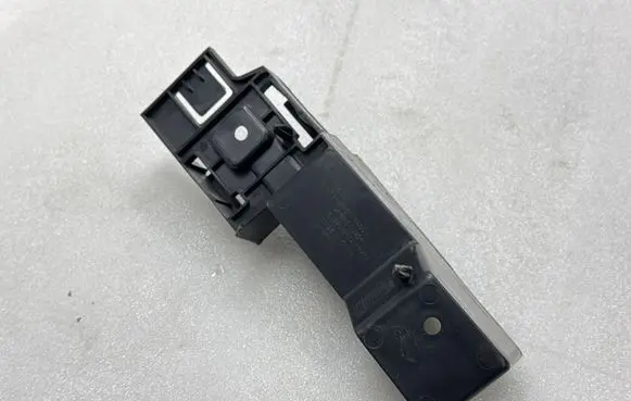 Tesla Model 3 Front bumper mounting bracket 171175600