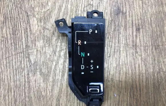 Lexus NX Gear shift selector indicator 76J744