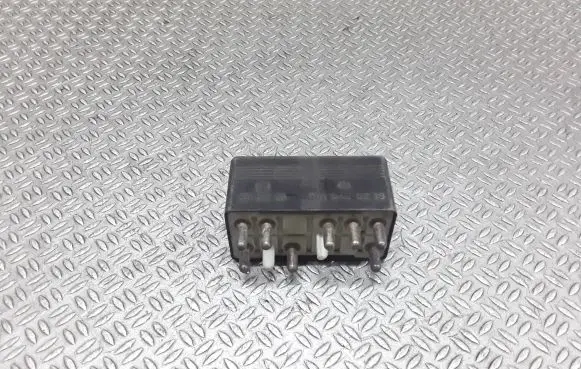 Mercedes-Benz C W202 Coolant fan relay 0015428219