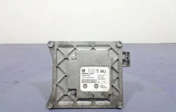 Opel Astra J Engine control unit/module ECU 55571558